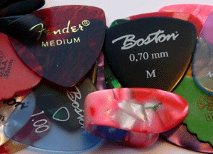 eenheid Vermomd Intens Buy your guitar picks and strings at Plectrum-online.com: buy Dunlop,  Fender and Pic kboy picks and strings!